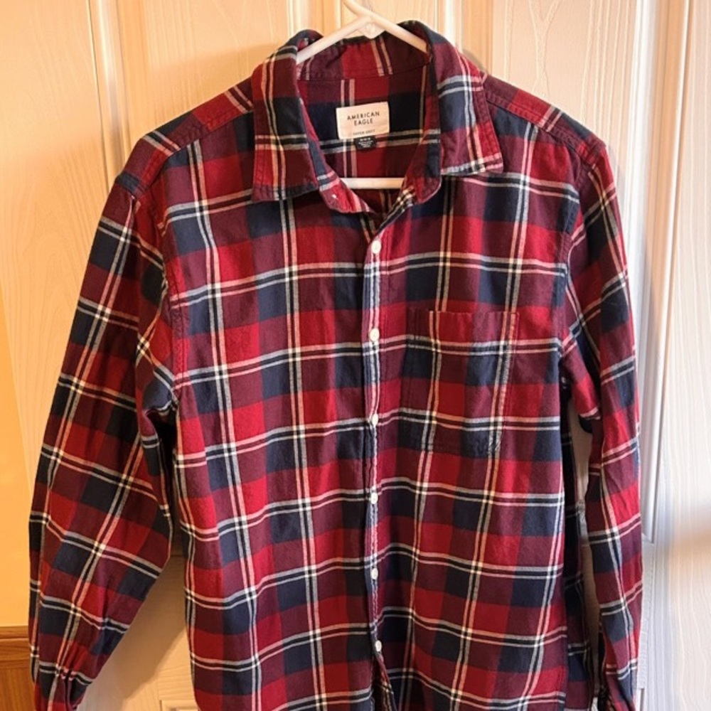 American Eagle Super Soft Men's Red & Navy Plaid Button-Down Shirt Size Medium